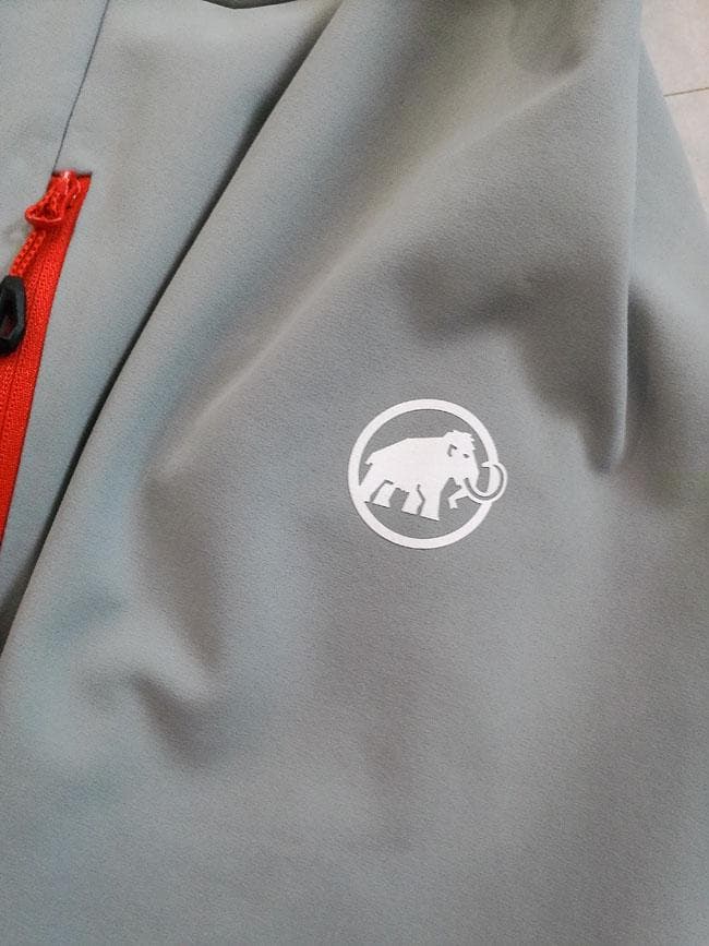 美品24FWマムート ウィンターフィールド ソフトシェルフード