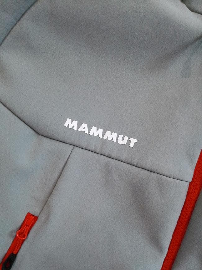 美品24FWマムート ウィンターフィールド ソフトシェルフード