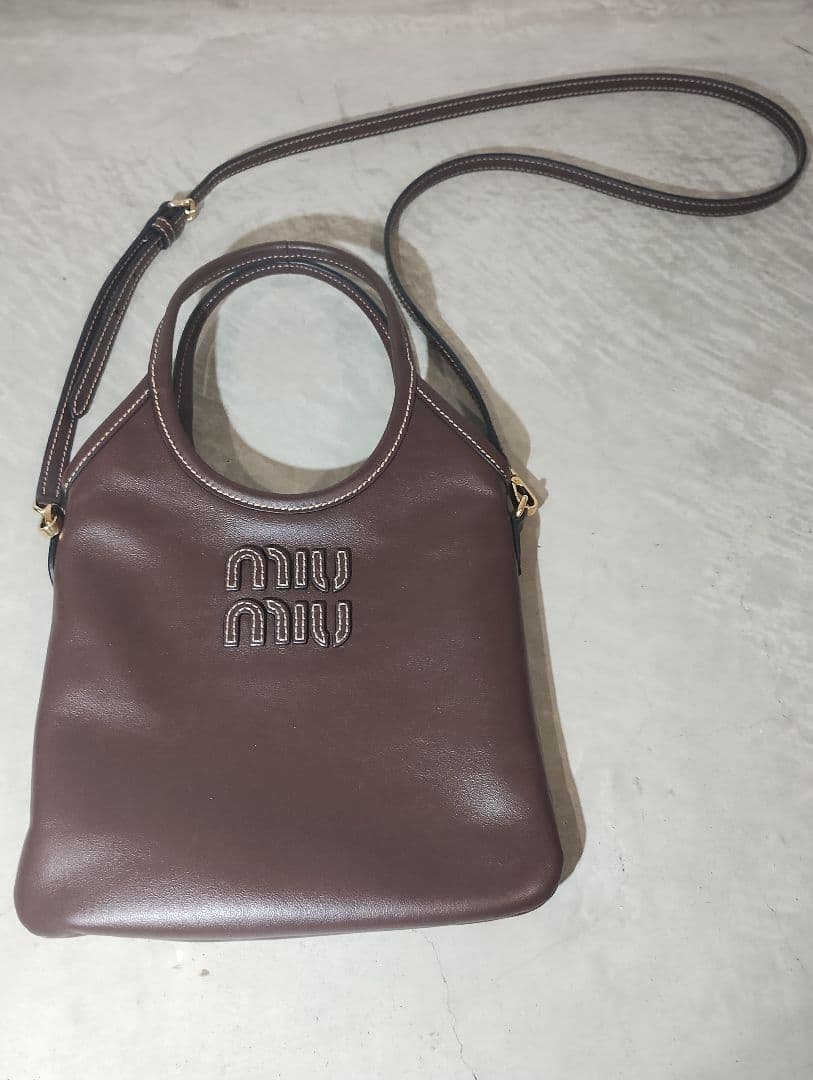 MIU MIU IVYレザーハンドバック ブラウン Miu Miu Ivy バッグ | ブラウン | FARFETCH JP