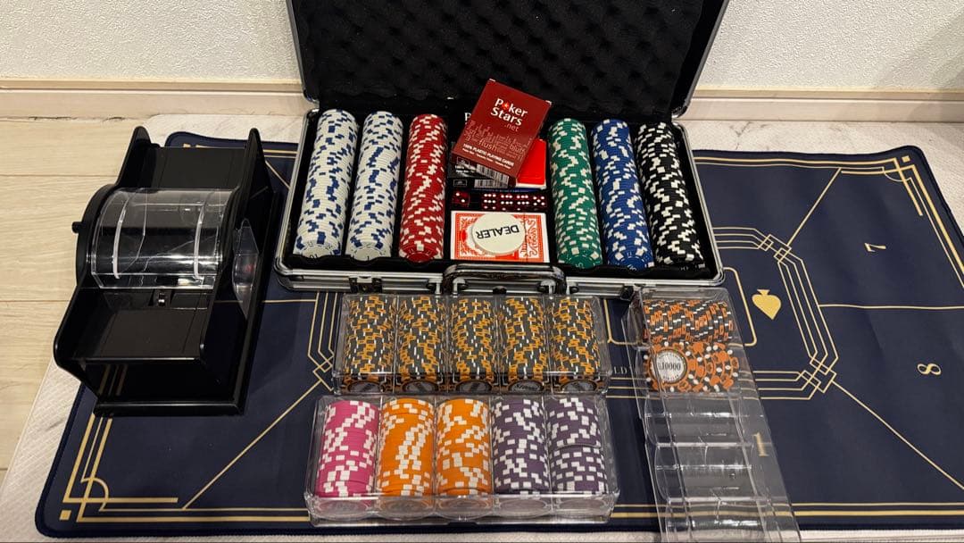 【値下げ】本格ポーカーセット(9種類　計525枚) 10,000チップも
