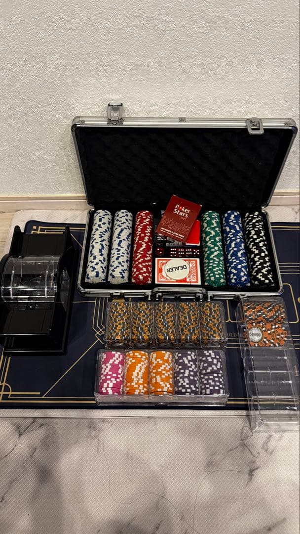 値下げ】本格ポーカーセット(9種類 計525枚) 10,000チップも