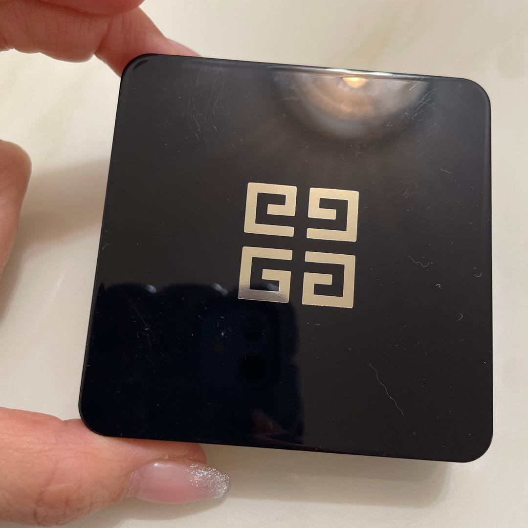 GIVENCHY ソワンノワール UVコンパクト