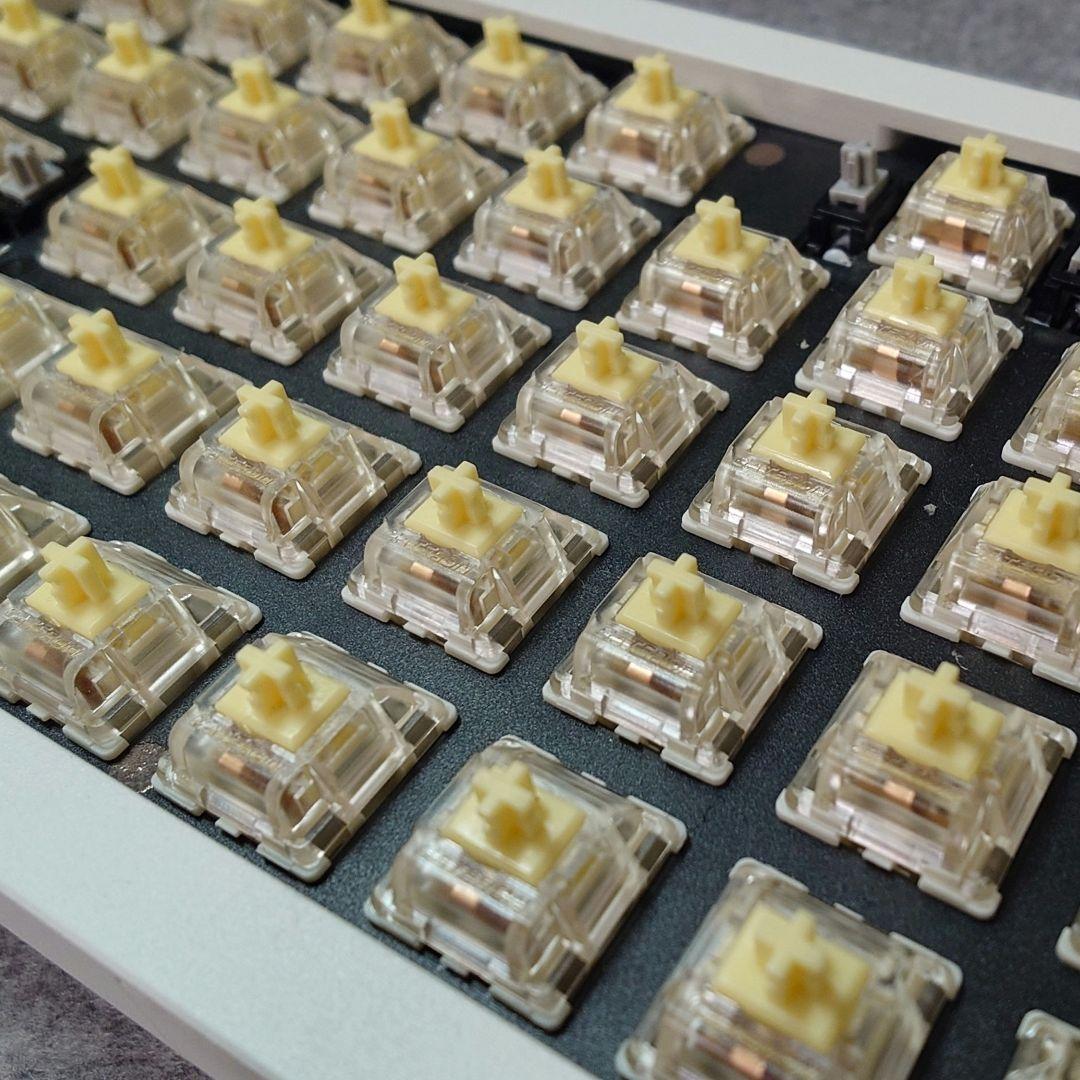 キースイッチ変更済】Keychron Q15 MAX（バナナ軸） - メルカリ