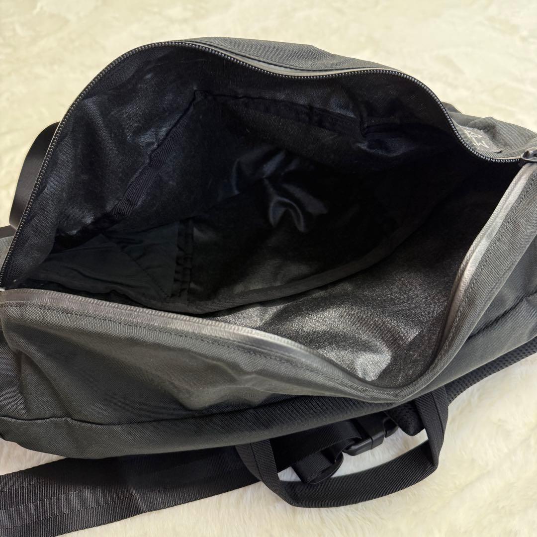 美品】ミステリーランチ アウトサイダー メッセンジャーバッグ 黒 2way