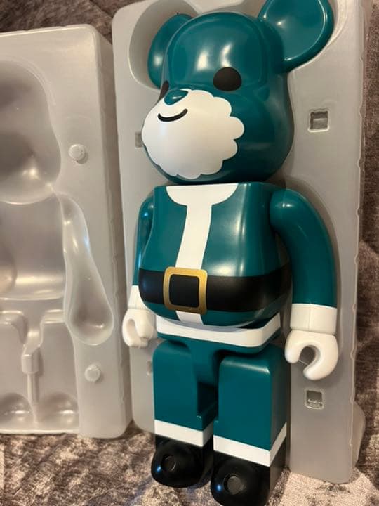 非売品ベアブリック400%伊勢丹三越チャリティーグリーンサンタ - メルカリ