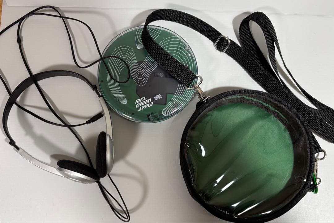 Mrs. GREEN APPLE CDプレイヤーヘッドフォンショルダーバッグ Mrs. GREEN APPLE ポータブルCDプレーヤー・ヘッドホン・ショルダー