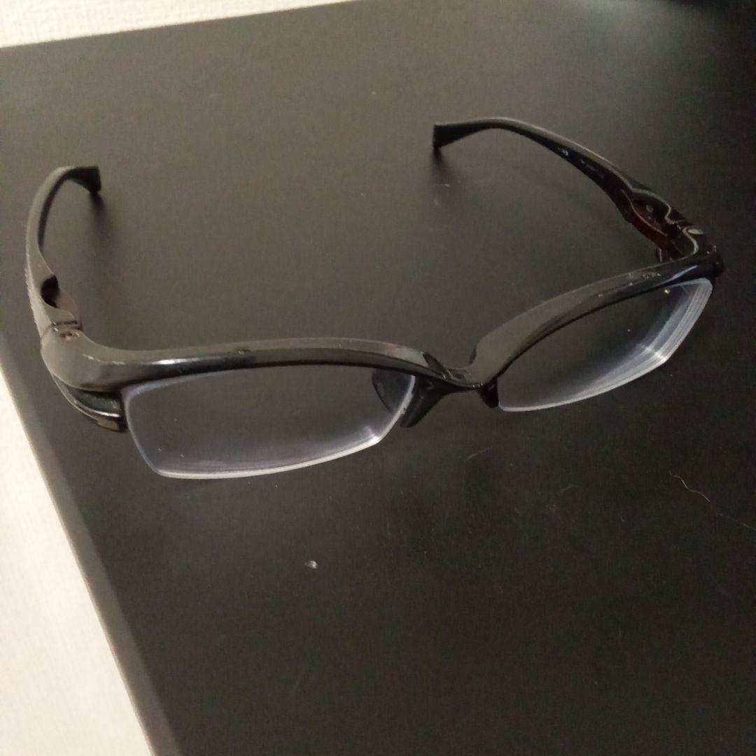 ブラックフレームの度ありメガネ