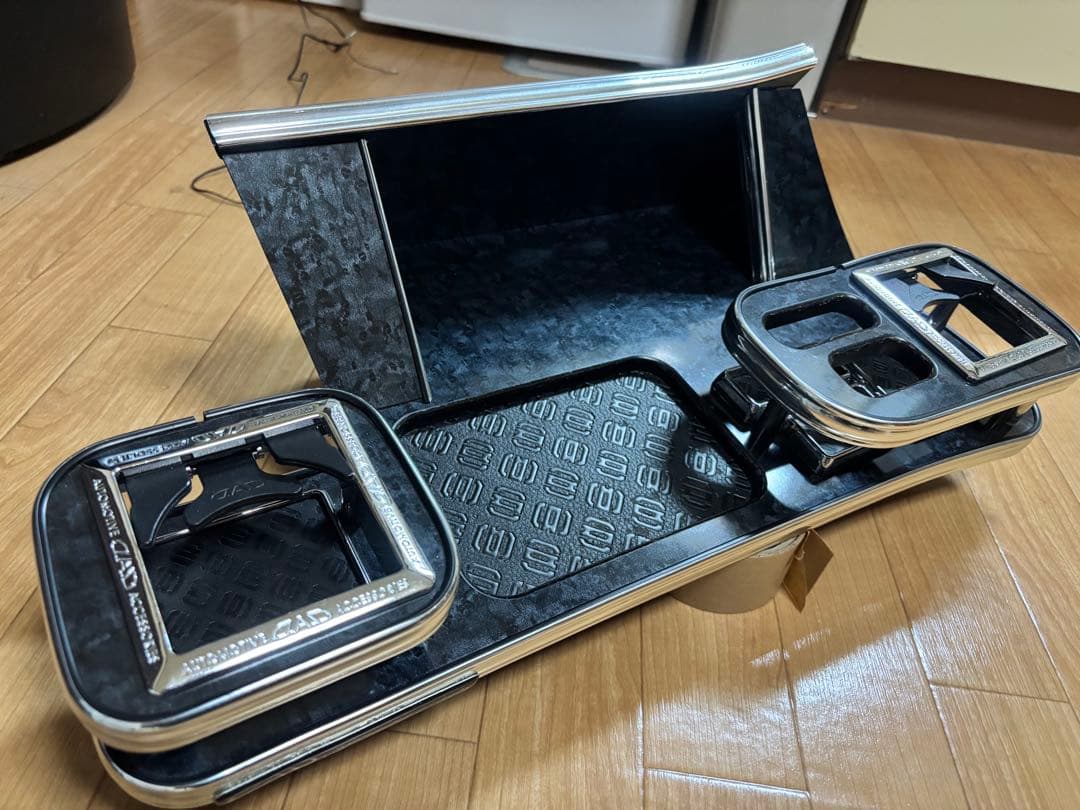 DAD フロントテーブル プリウスα用 GARSON / D.A.D D.A.D フロントテーブル のパーツレビュー | プリウスα