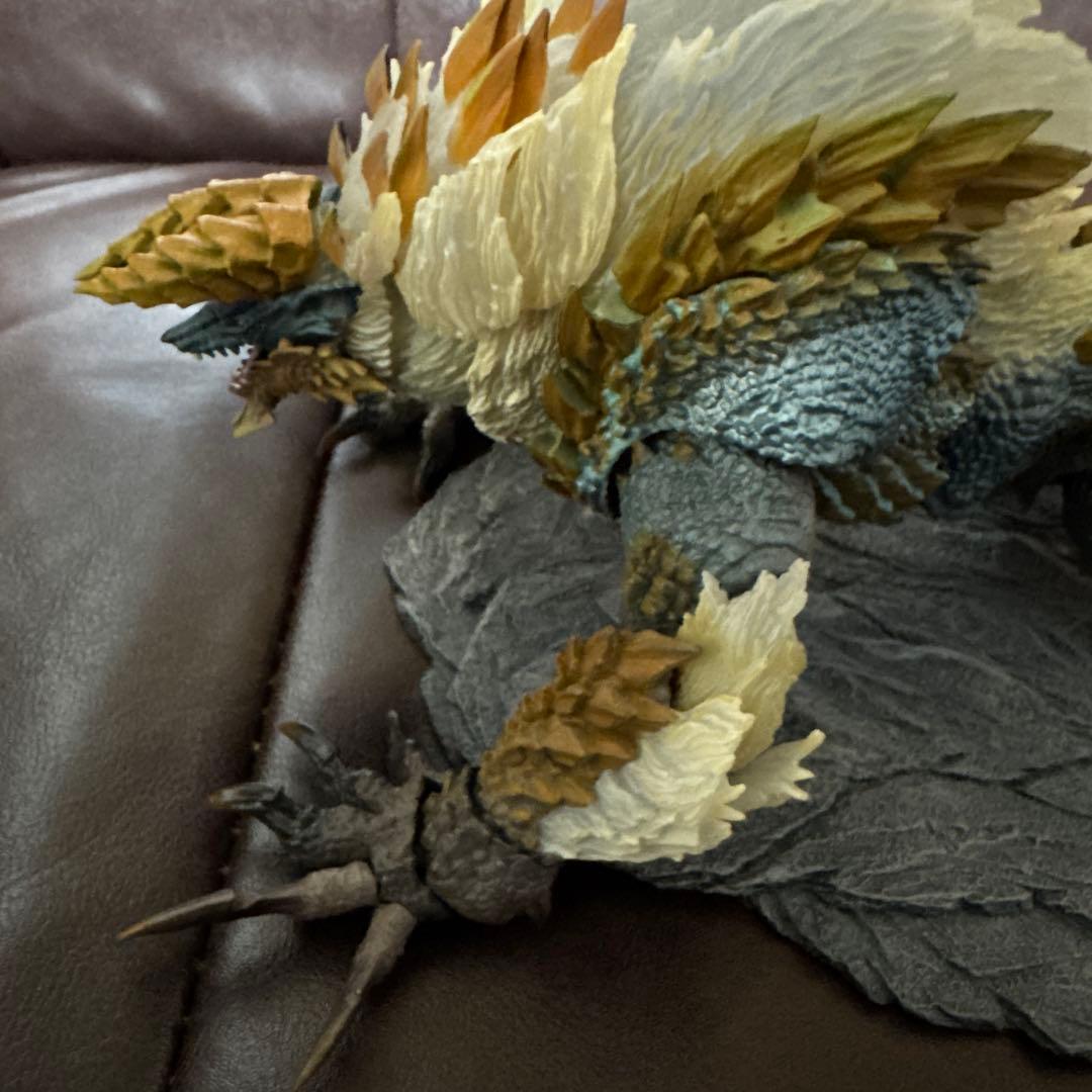 ネ*ル様 ジンオウガ フィギュア S.H.MonsterArts Zinogre