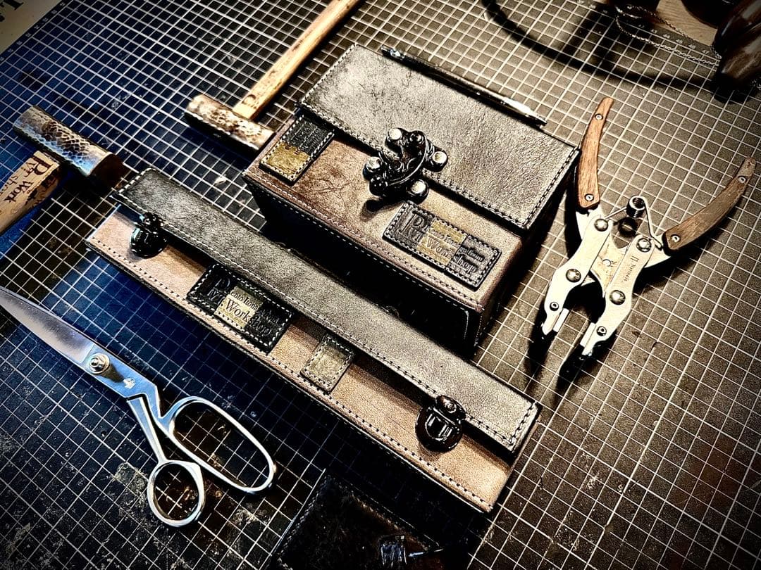 2月SALE品！Pvt.Workshop極CL 本革　デッキケース　ハーフプレマ 2月SALE品！Pvt.Workshop極CL 本革 デッキケース ハーフプレマ - メルカリ