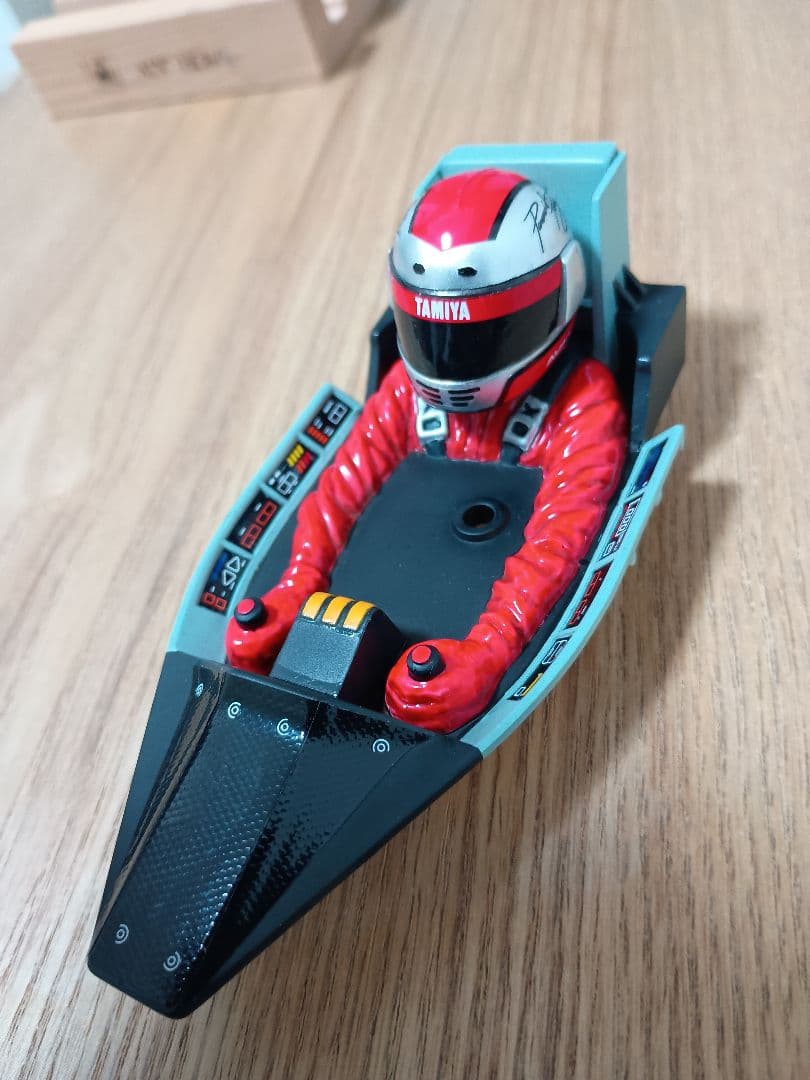 1/10 アバンテ2011 ドライバー　コクピット　AVANTE 1/10 アバンテ2011 ドライバー コクピット AVANTE｜Yahoo!フリマ（旧