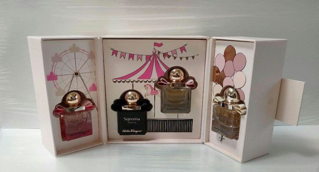 匿名配送　Salvatore Ferragamo　ミニシニョリーナコフレ