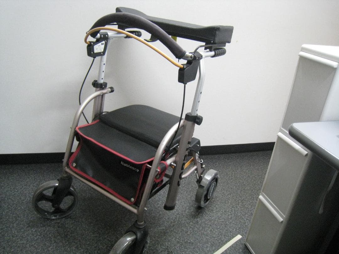 【送料無料】ナブテスコ 前腕支持型歩行車 REHAMO コンパル抑速ブレーキ