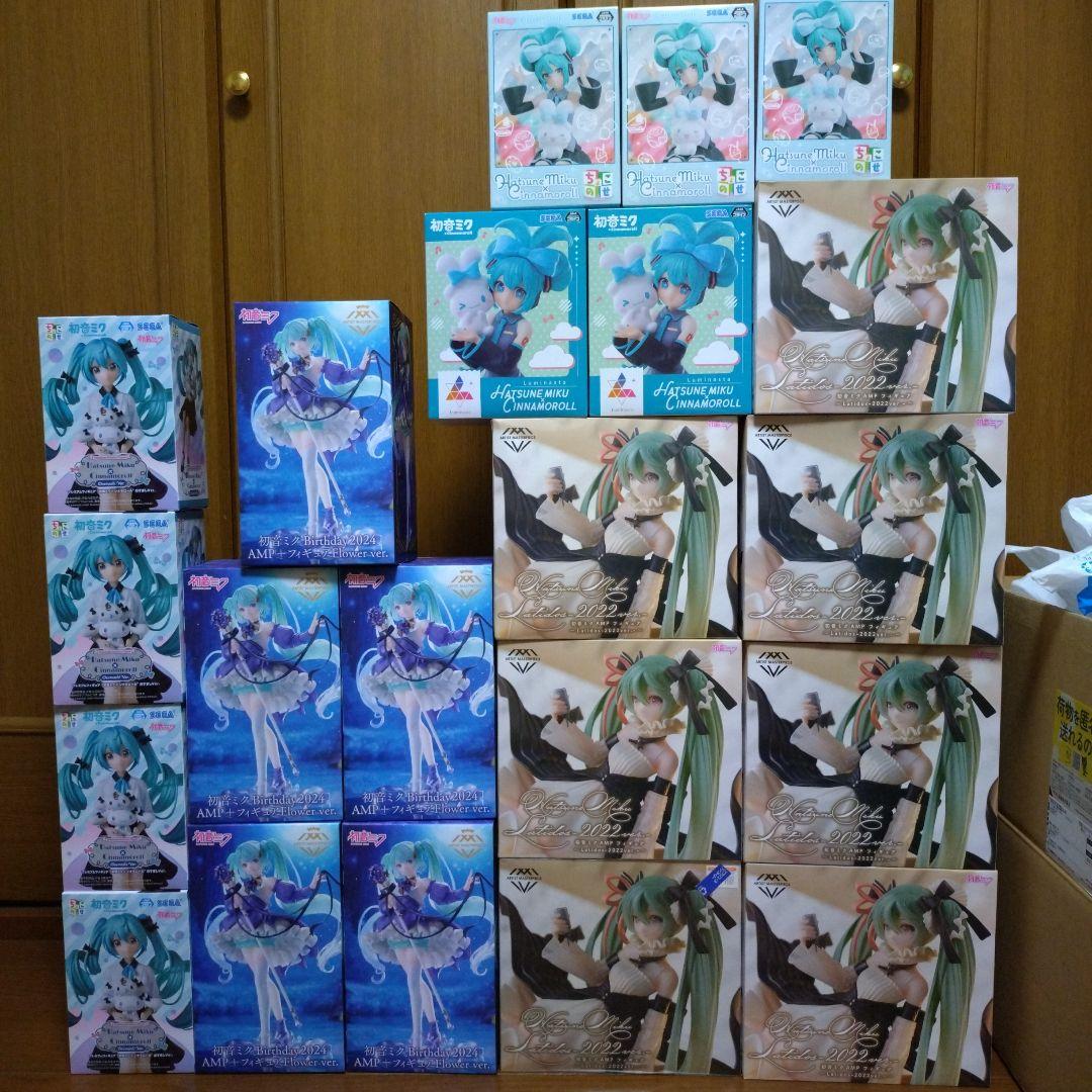 初音ミク　AMPフィギュア　シナモロールフィギュア　セット 初音ミク」と「シナモロール」はいつも仲良し♪コラボデザインのリアル