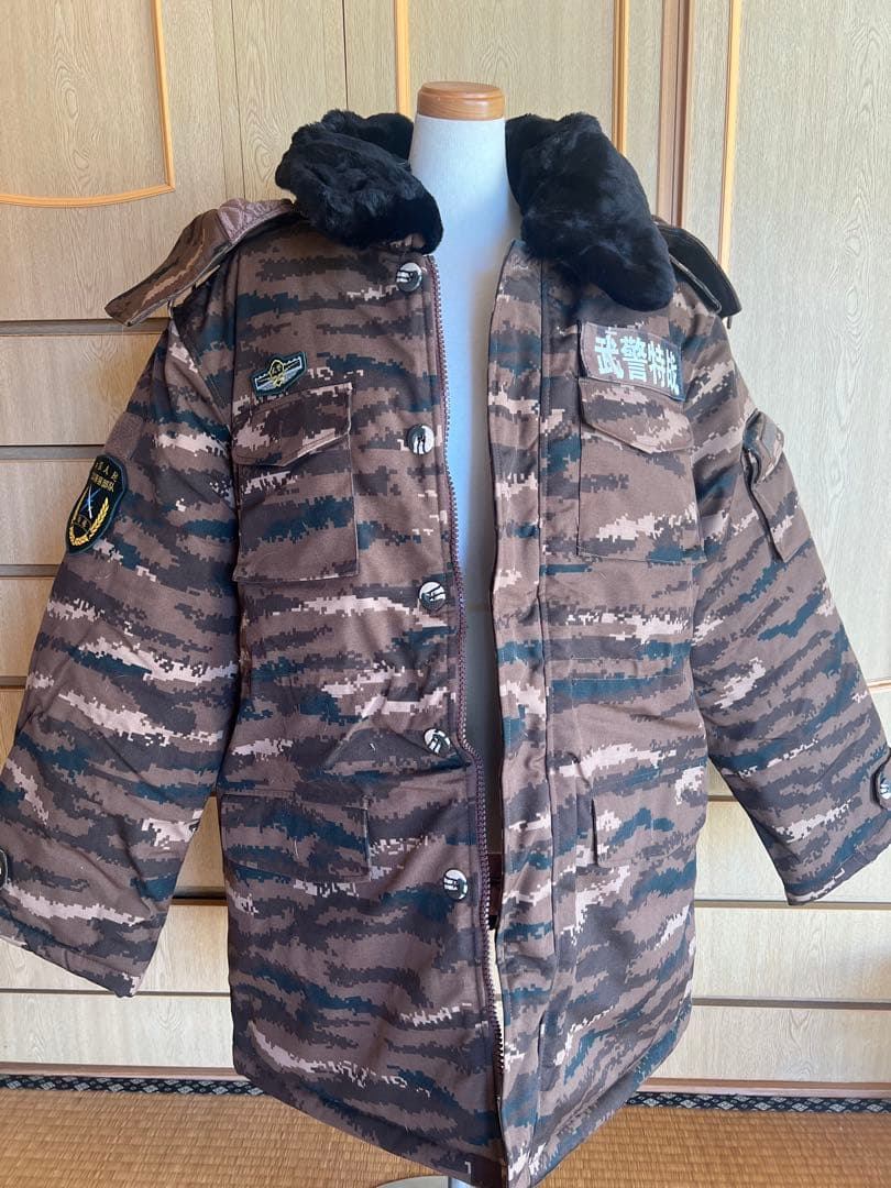 実物新品　中国軍　人民武装警察特殊部隊戦闘迷彩柄　フリース襟付　上下セット