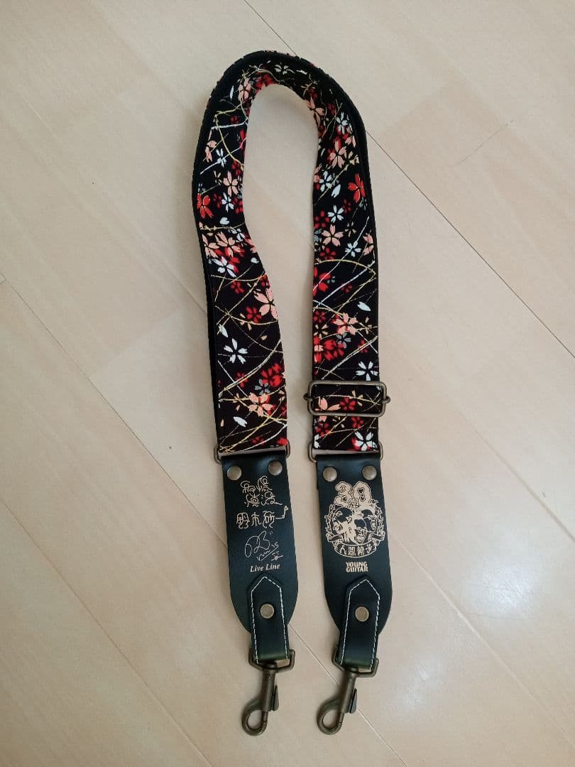 YOUNG GUITAR 人間椅子　コラボ　ストラップ 雑誌掲載情報「YOUNG GUITAR 12月号」｜ 人間椅子｜人間椅子倶楽部