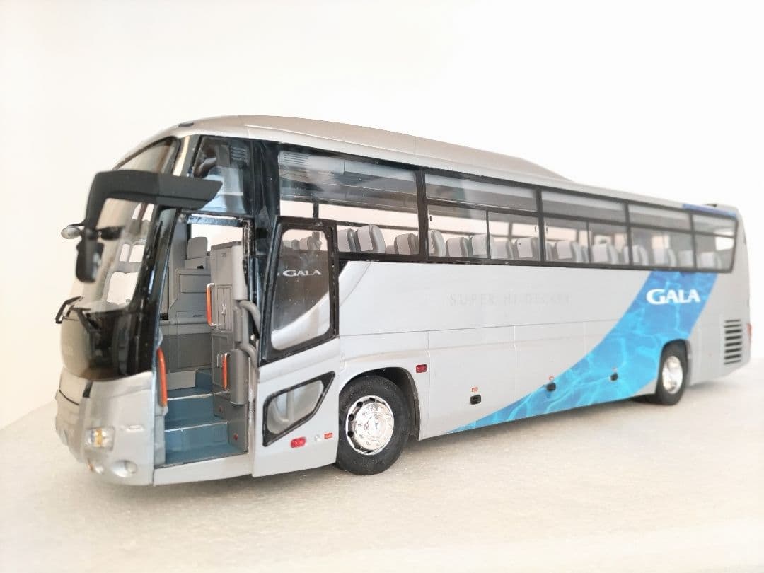 1/32 いすゞガーラスーパーハイデッカ 素人組立品