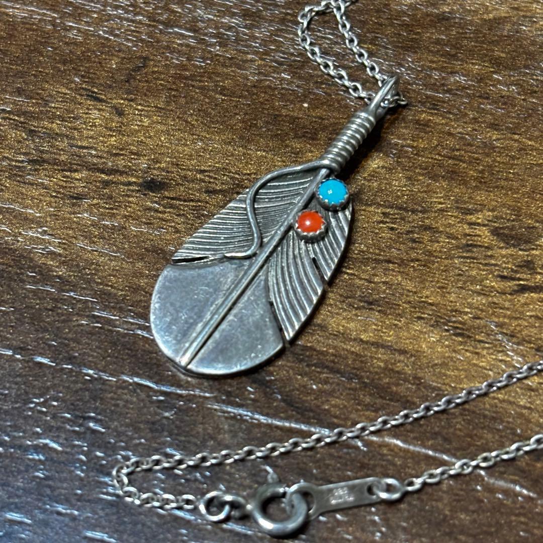 ナバホ族 Chris Charley ターコイズ コーラル フェザー ネックレス