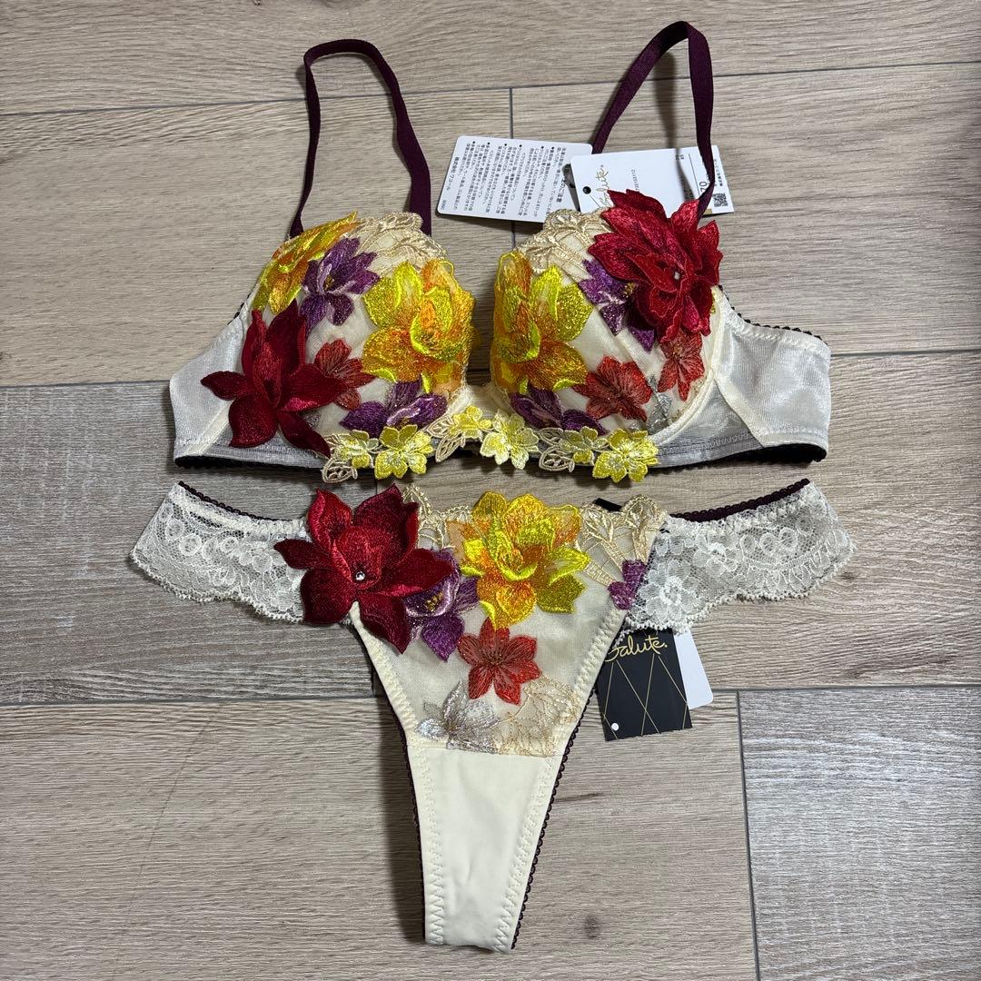 Salute. 花柄刺繍 ブラジャーショーツセット M/C70 C70M アンニュイカラー サックス 水色 ブルー ブラジャー&ショーツ