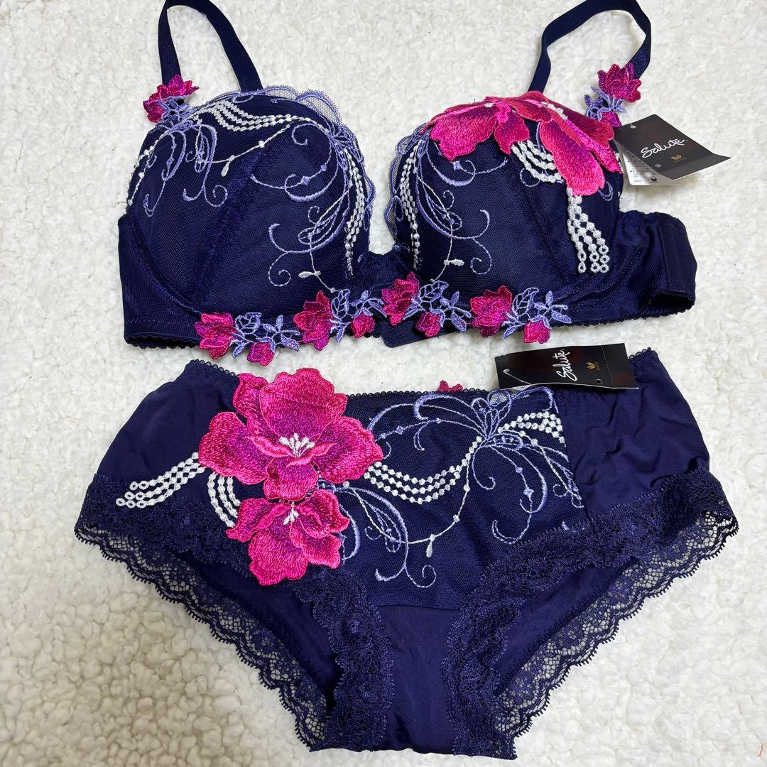 新品 E75 M サルート ブラショーツセット Salute ワコール