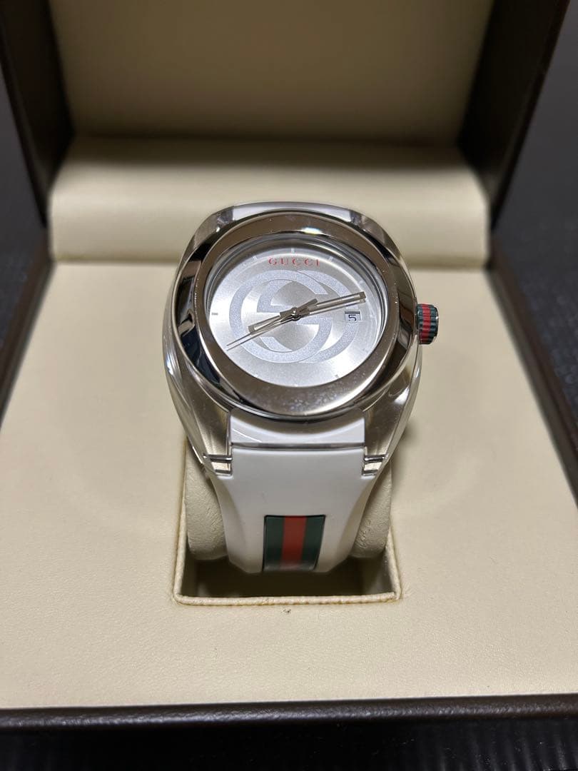 GUCCI グッチ ホワイトシリコンバンド 時計