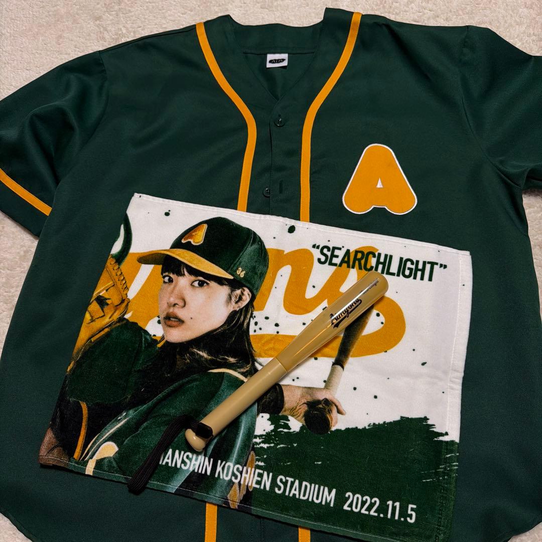 あいみょん サーチライト ユニフォームとタオルとペンライト