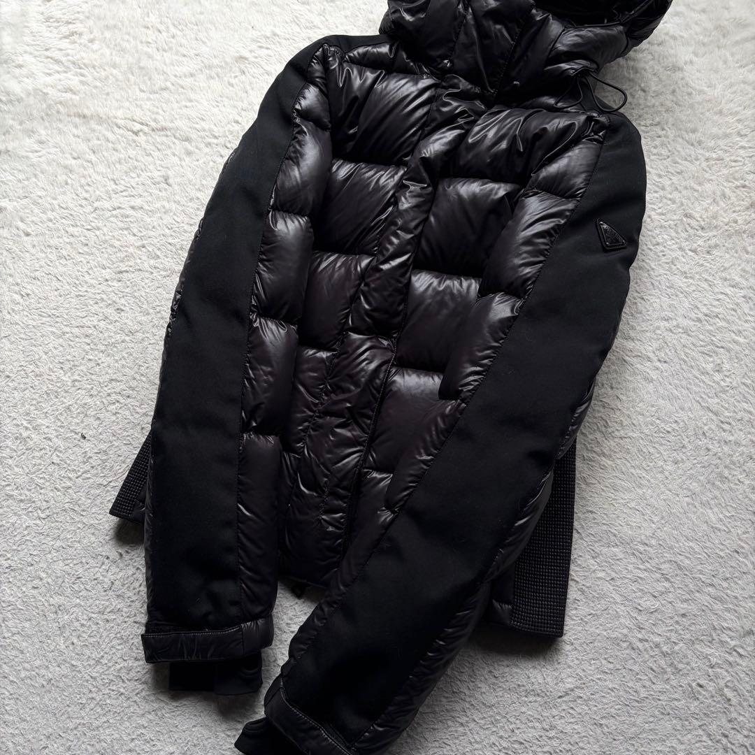 PRADA プラダ ダウンジャケット 三角ロゴ金具 ブラック 袖ライン