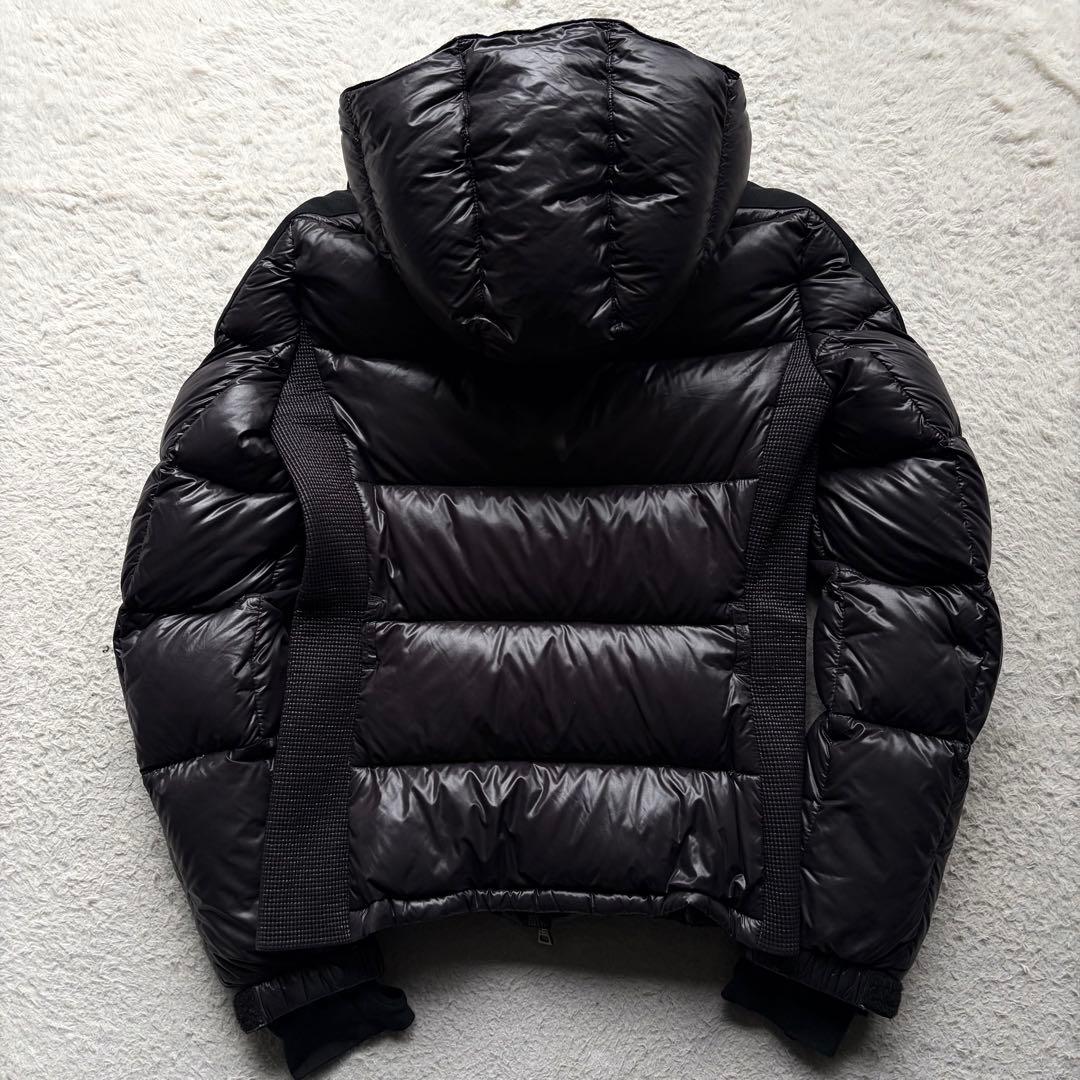 PRADA プラダ ダウンジャケット 三角ロゴ金具 ブラック 袖ライン