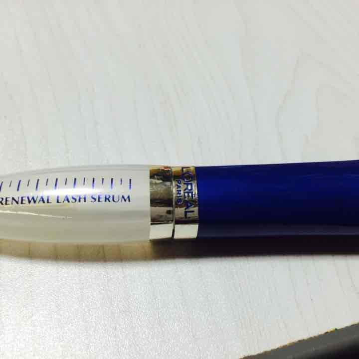 L'OREAL Parisのまつげ美容液