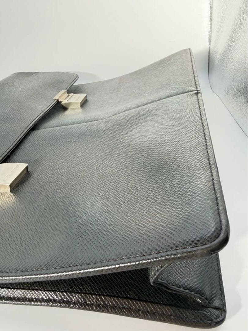 A4可 美品 ルイヴィトン レザー ビジネスバッグ タイガセルヴィエット