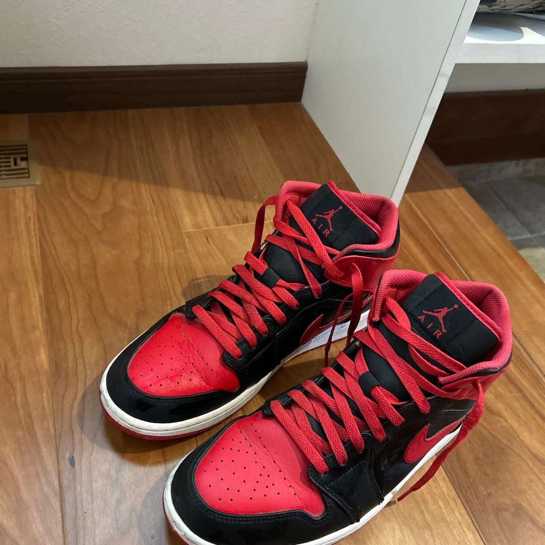 Nike Air Jordan 1 赤黒 ハイカットスニーカー