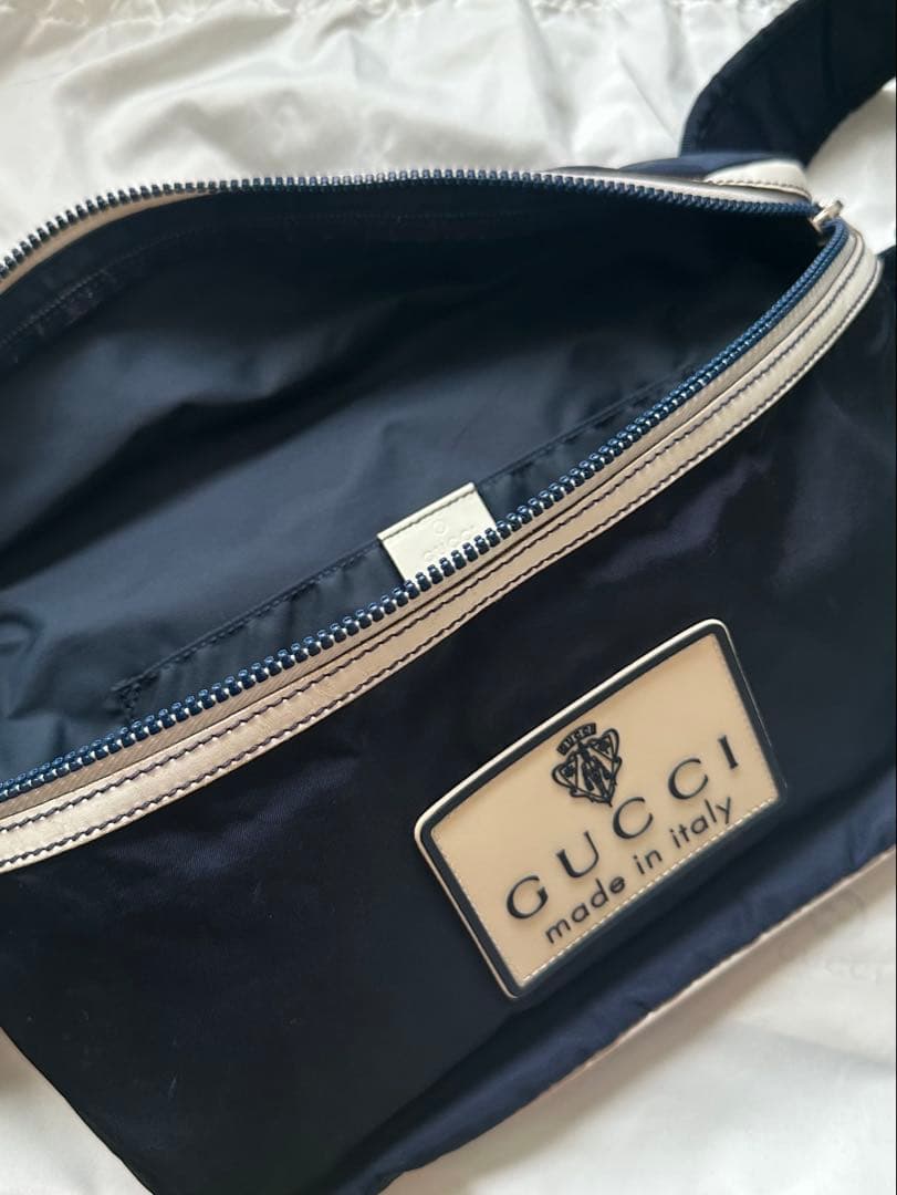 GUCCI ボディバッグ ネイビー　22日まで値下げ中