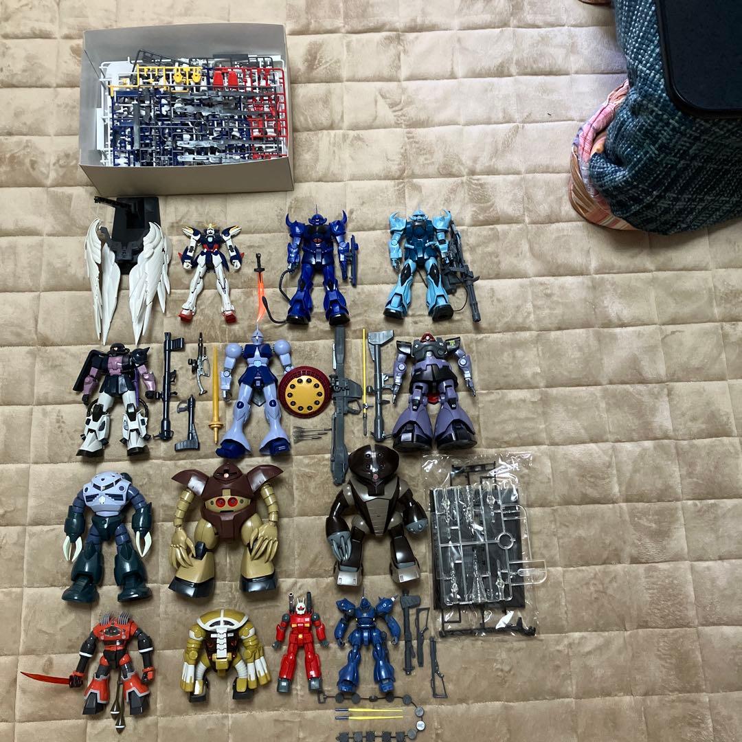 バンダイMGガンダムプラモデル素ぐ組み完成品／現状品／ジャンク品
