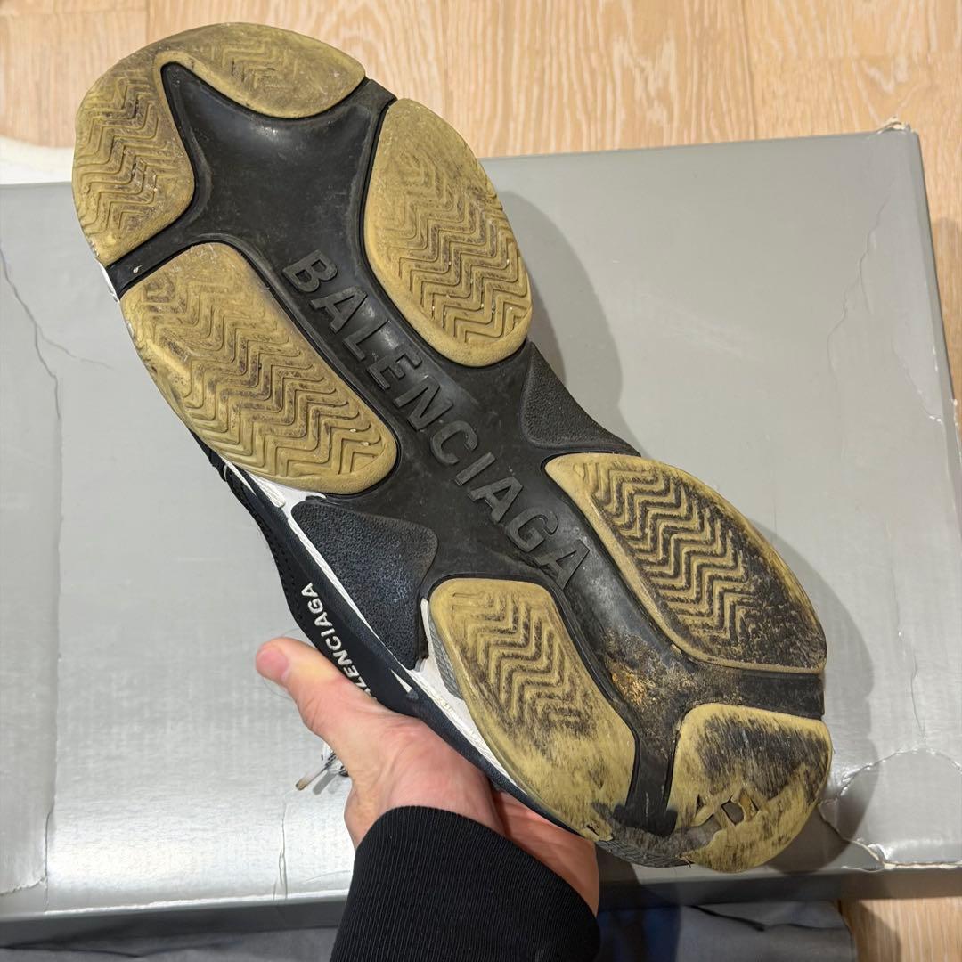 レア】BALENCIAGA triple S 42 パンダカラー - メルカリ