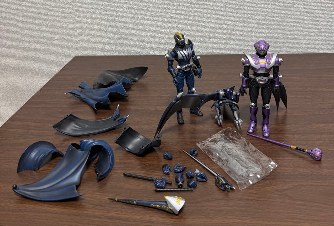 S.H.Figuarts 仮面ライダー王蛇&ナイト 2種セット