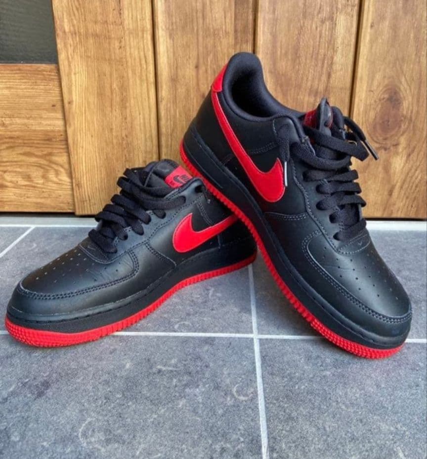 Nike Air Force 1 ブラック/レッド