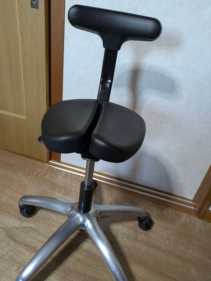 アーユルチェアー　キャスタータイプ　プレミアムモデル01（体圧分散マット付き） キャスタータイプ プレミアムモデル 01｜腰痛対策・姿勢改善椅子、学習