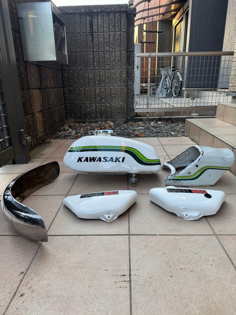 KAWASAKI MACH 350ss 外装 ユーキ 350SS （ カワサキ ） の在庫情報【絶版バイク専門店ウエマツ】 | 旧車