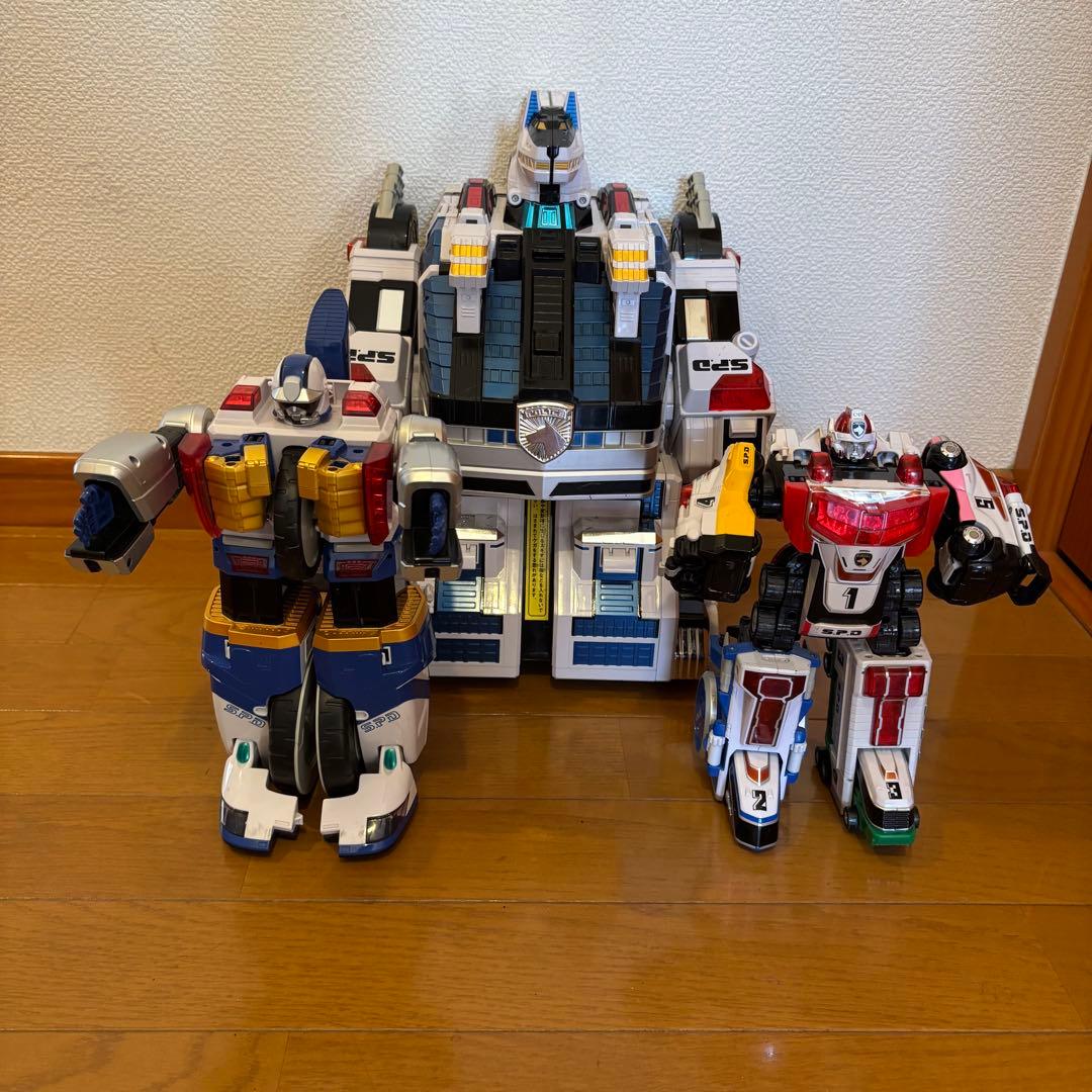 入手困難❗️❗️特撮戦隊デカレンジャー DX デカベースロボセット