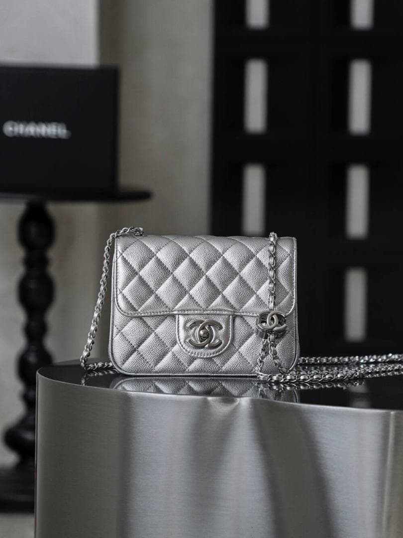 CHANEL シルバー キルティング ショルダーバッグ - メルカリ