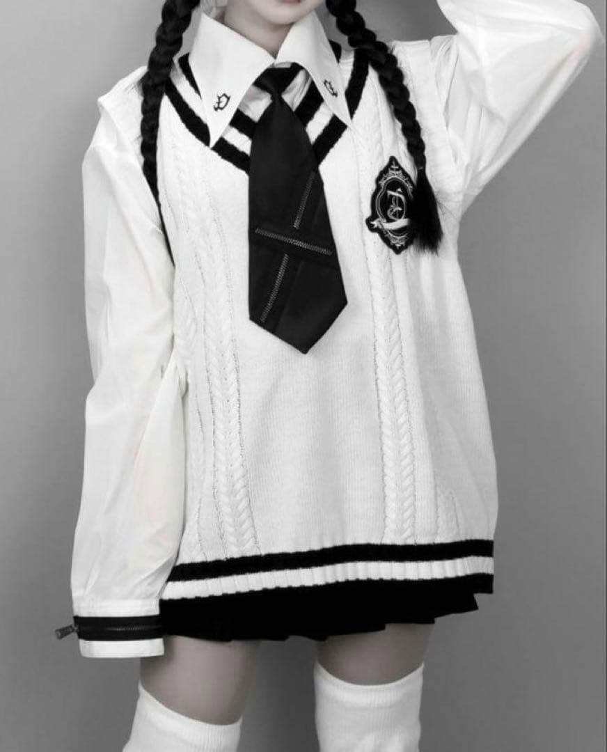 dimmoire 学園ニットベストWhite - メルカリ