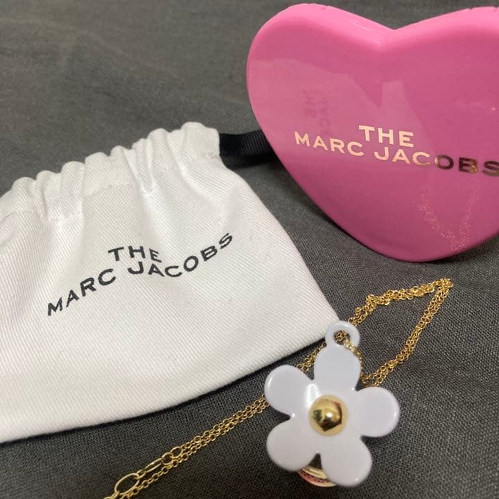 THE MARC JACOBSのミラーとネックレス