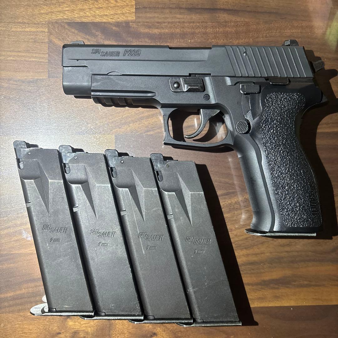 東京マルイ P226E2 マガジン予備マグ4本付き