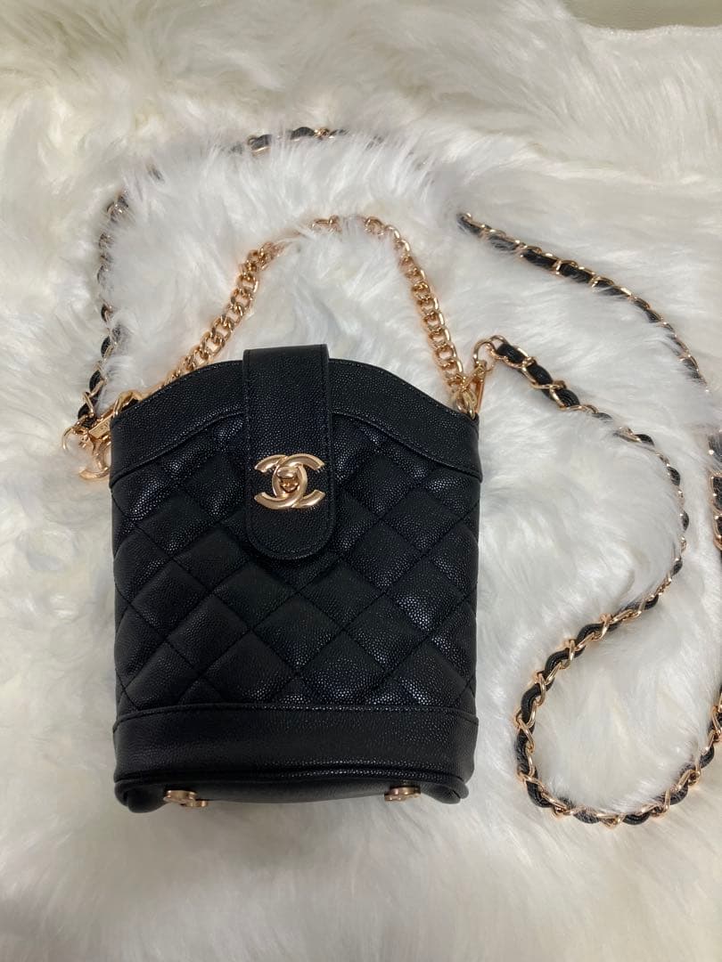 CHANEL ブラック キルティング ミニバッグ