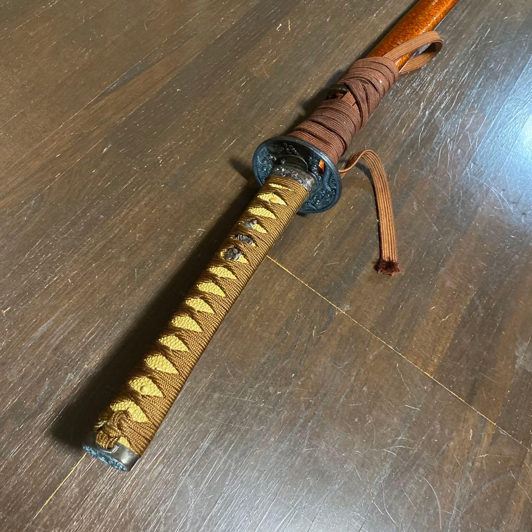 模造刀 茶柄 雲龍楕円鍔 梨地呂鞘 模造刀 太刀 金茶柄 太刀型金鍔 金口金尻梨地呂鞘 - メルカリ