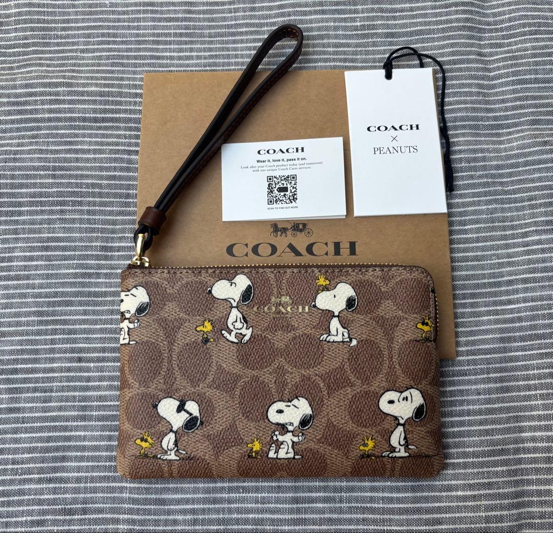 新品 COACH x PEANUTS スヌーピー リストレット シグネチャー - メルカリ