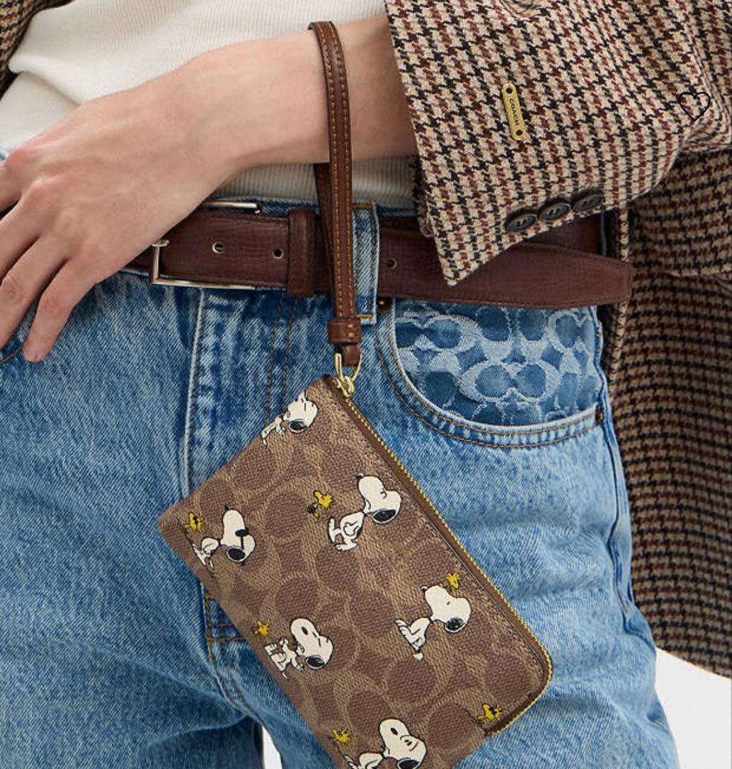 新品 COACH x PEANUTS スヌーピー リストレット シグネチャー - メルカリ