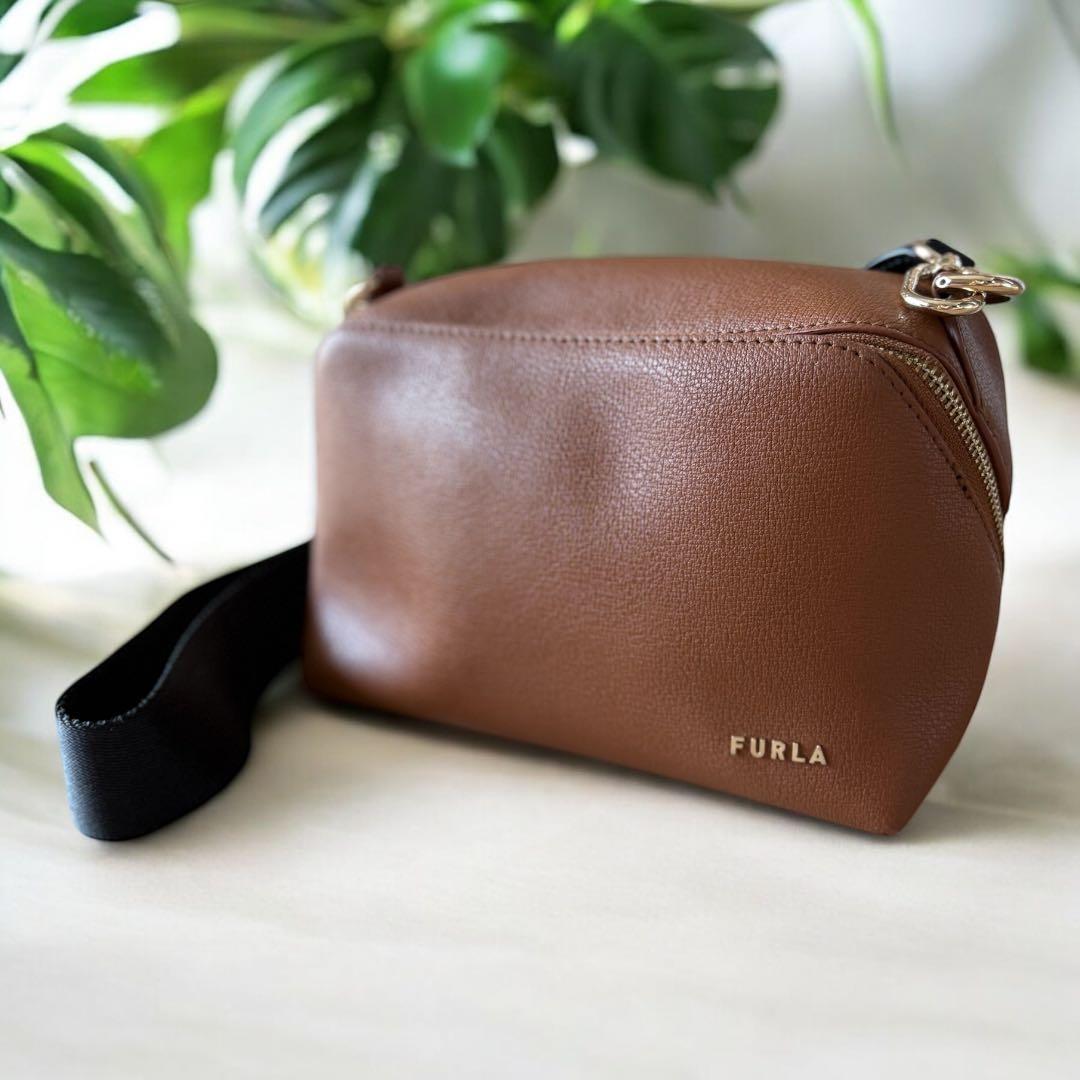 極美品★FURLA フルラ★AMICA クロスボディバッグ（ブラウン）