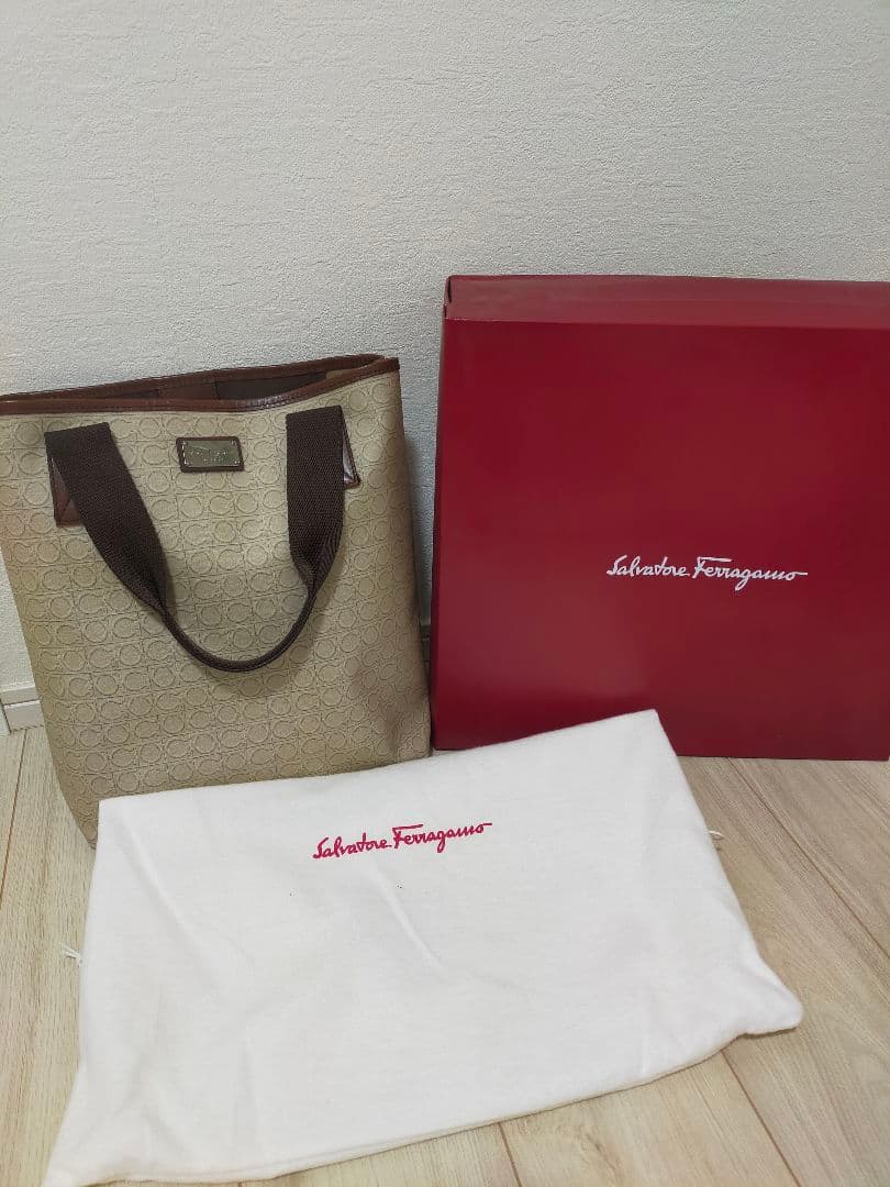 Ferragamo トートバッグ ベージュ