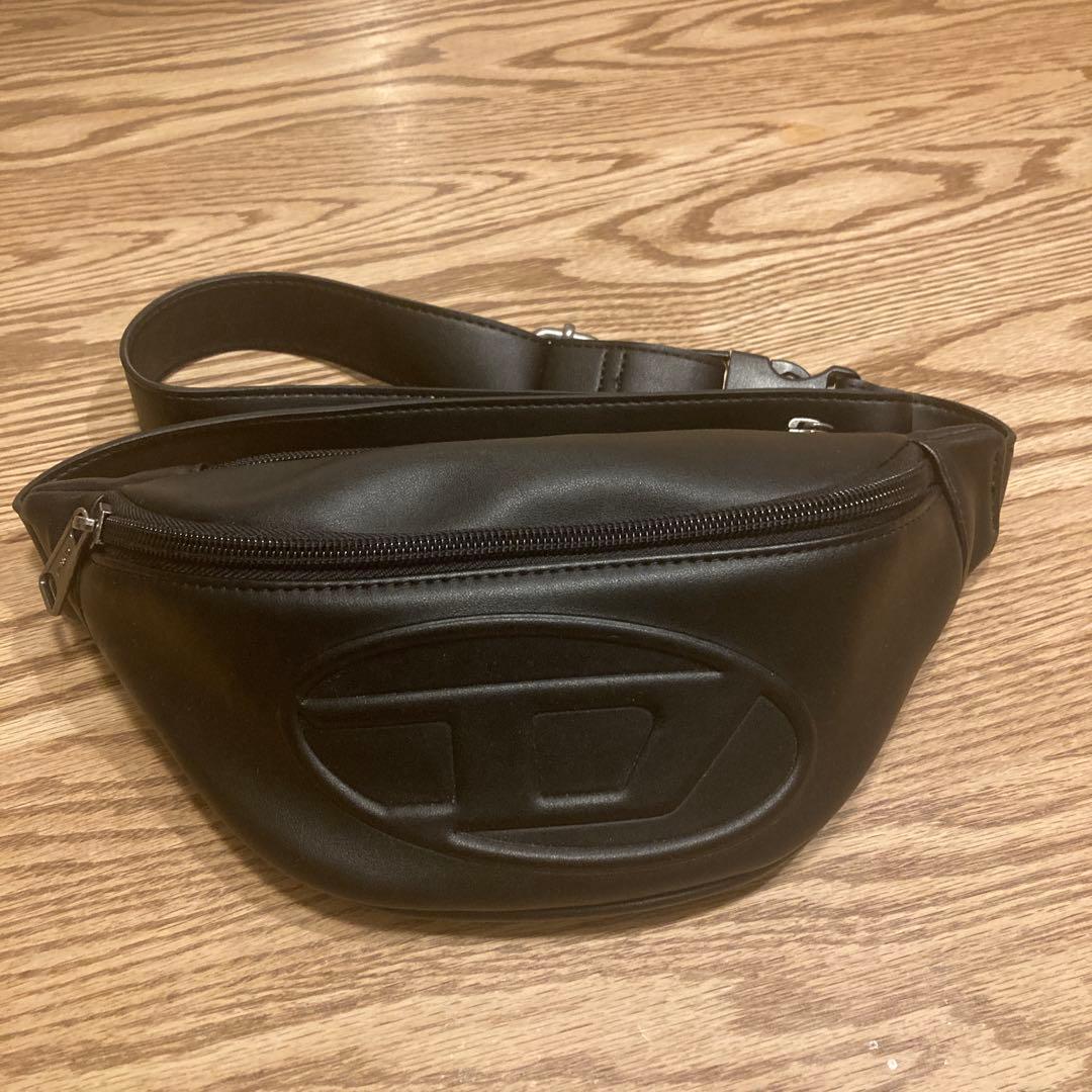 DIESEL ブラック ボディバッグ